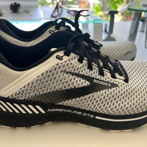 Brooks Adrenaline GTS Men's Running Shoe Size 9 Wide